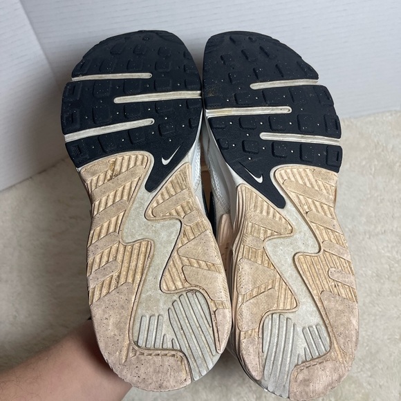 Nike Air MAX White and Black Sneakers with Air Cushion - light pink - Picture 7 of 8